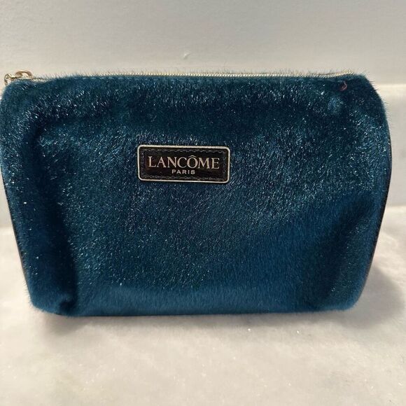 NWOT Lancome Deep Blue Fuzzy Faux Fur Cosmetic Toiletry Make-Up Bag Size 8 x 6 - Picture 1 of 4